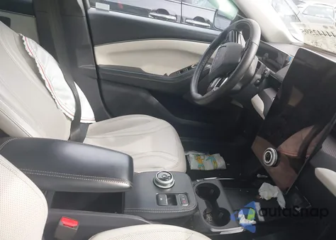 2021 Ford Mustang Mach-E Premium from USA, damaged, VIN 3FMTK3RM2MMA26693